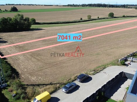 stavební pozemek o výměře 1758 m2